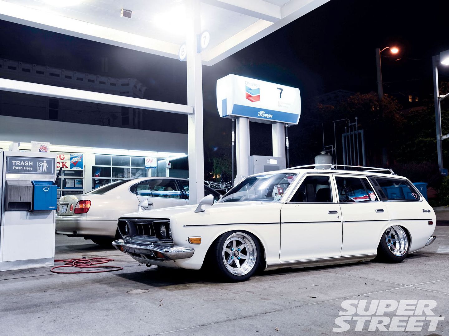 sstp_1009_01_o1973_datsun_610_wagonleft_view.jpg
