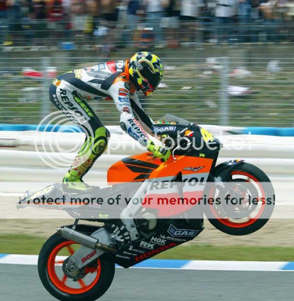 rossi-hrc-stand-wheelie.jpg