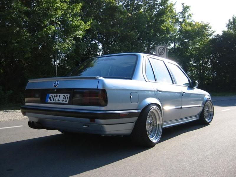 bmwstretchedtire2.jpg