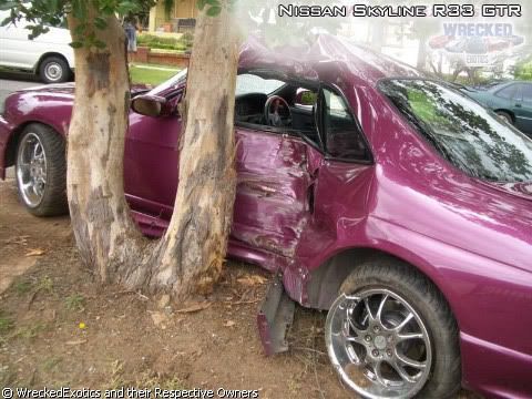 nissan_skyline_crash.jpg